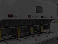 Presse à quatre positions pour l'assemblage de grandes pièces